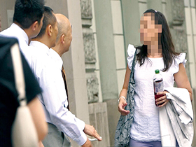 ハンガリーでナンパした清楚な爆乳美尻金髪奥様 セレブな生活とは裏腹に夫とは離婚調停中・・・ 「奥さん、貴女の淋しい女体と子宮を日本男児の硬い男根と濃い精子で熱くしてあげますよ!」 サンプル動画サムネイル